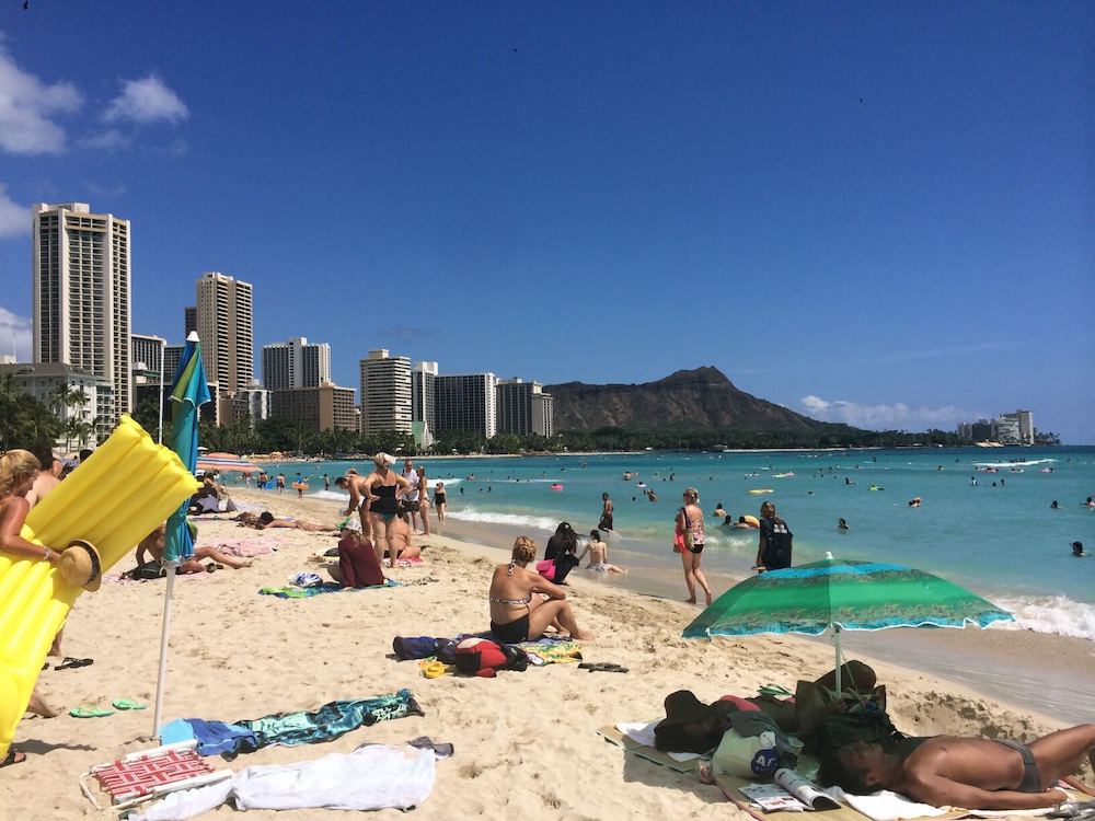 Image of crowds at Waikiki beach on Oahu